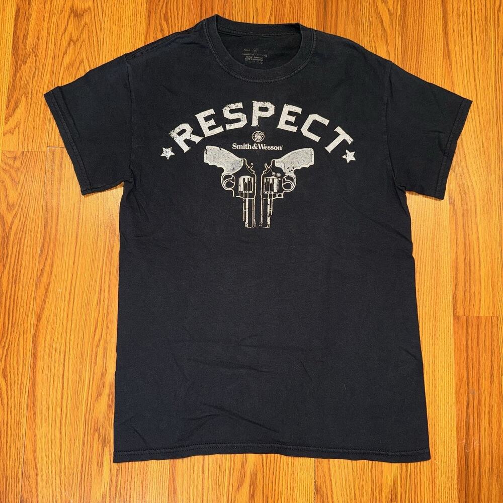 Smith & Wesson RESPECT Black T- Shirt Gun Ammo Tactical Military Rights Pistol S